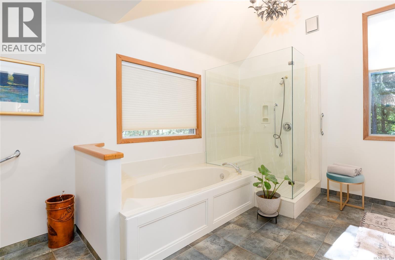 154 CORMORANT CRES - 34