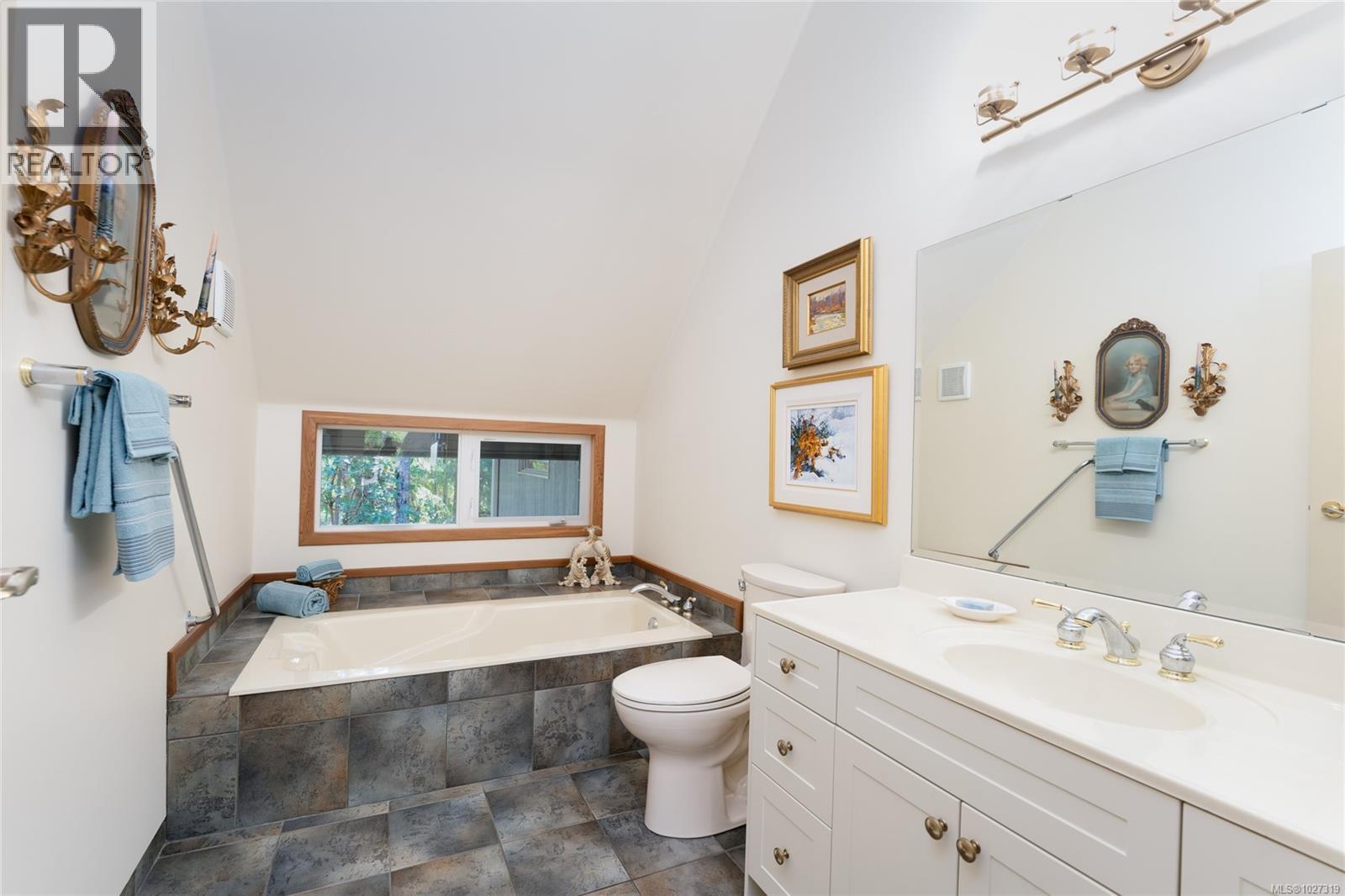 154 CORMORANT CRES - 37