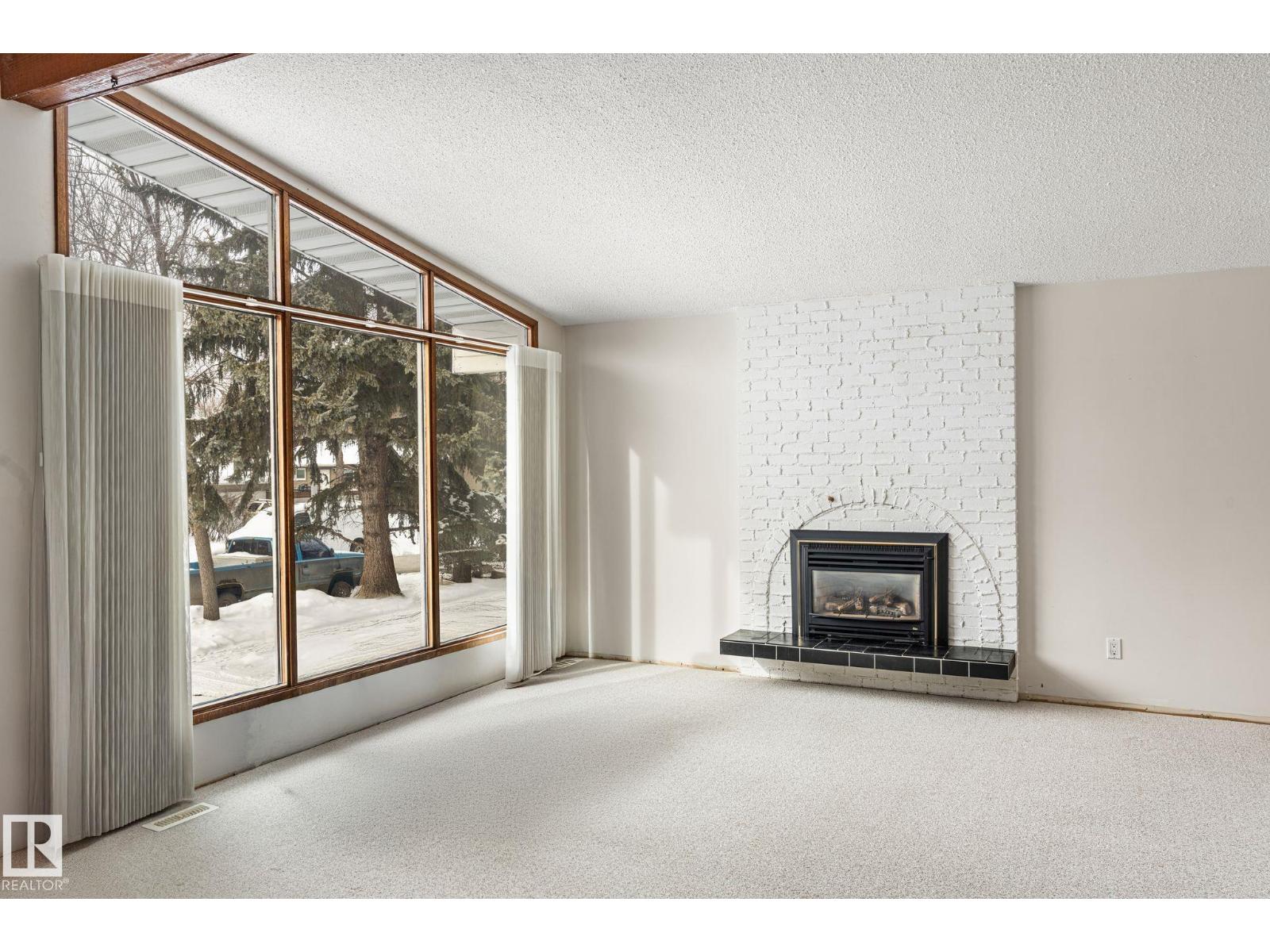 34 ANDREW CR - Photo 4 of 52, St. Albert, Alberta