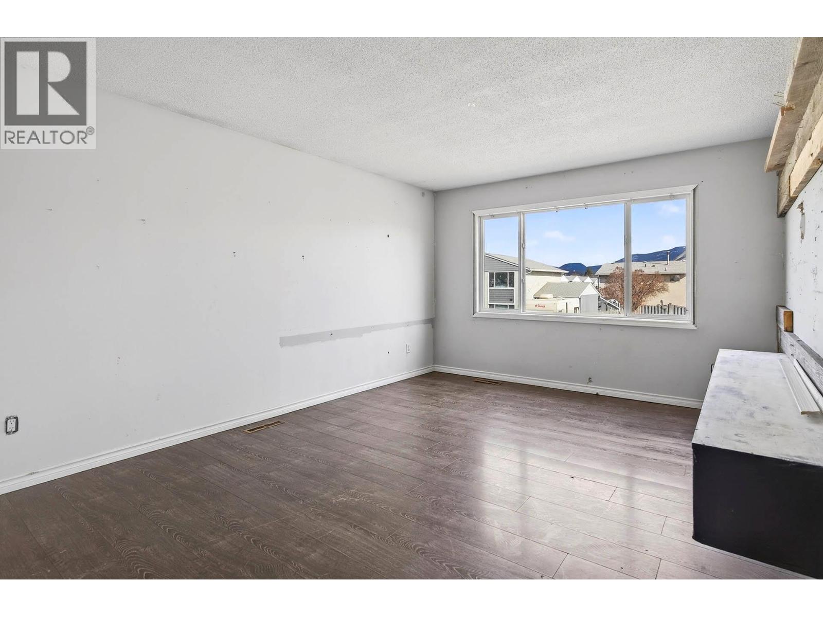 #110 800 VALHALLA DRIVE - 11