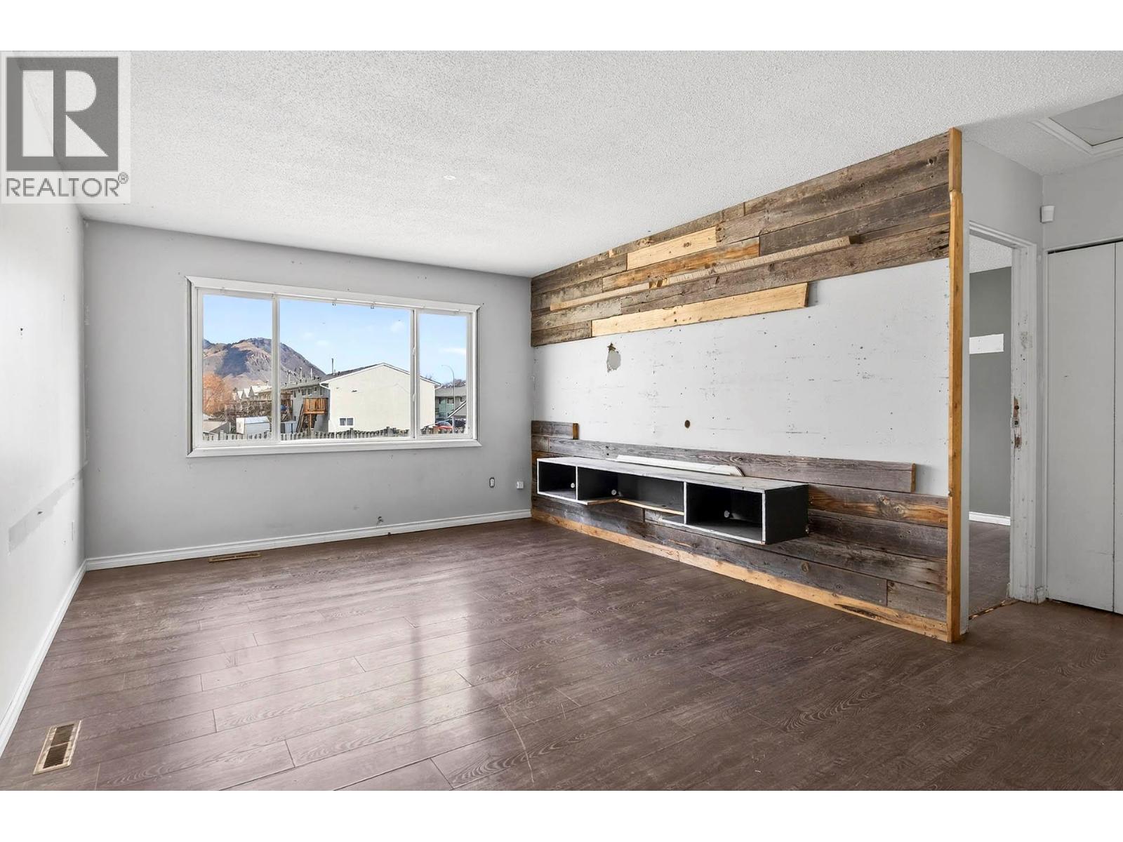 #110 800 VALHALLA DRIVE - 12