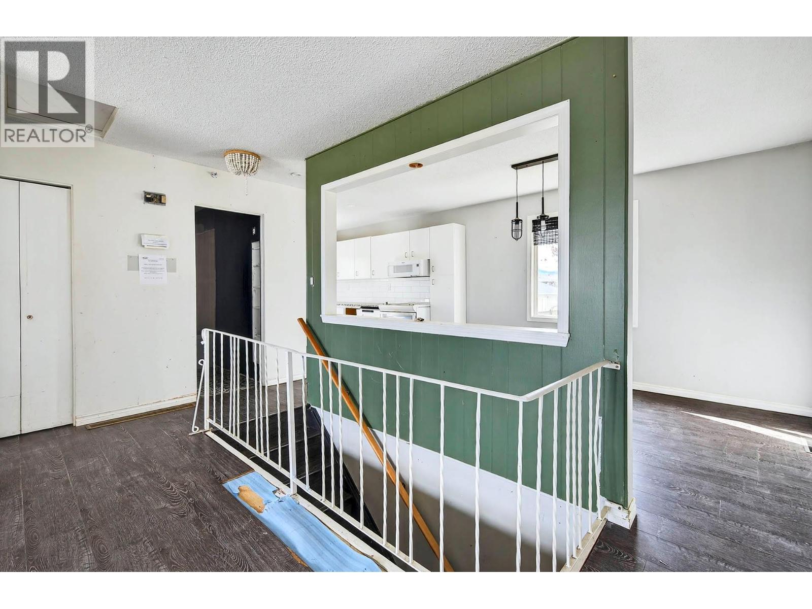 #110 800 VALHALLA DRIVE - 16