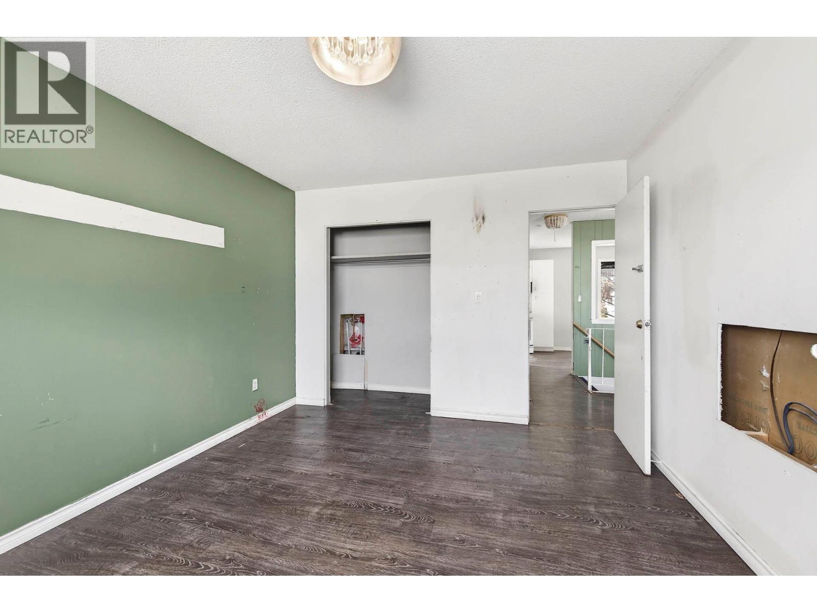 #110 800 VALHALLA DRIVE - 18