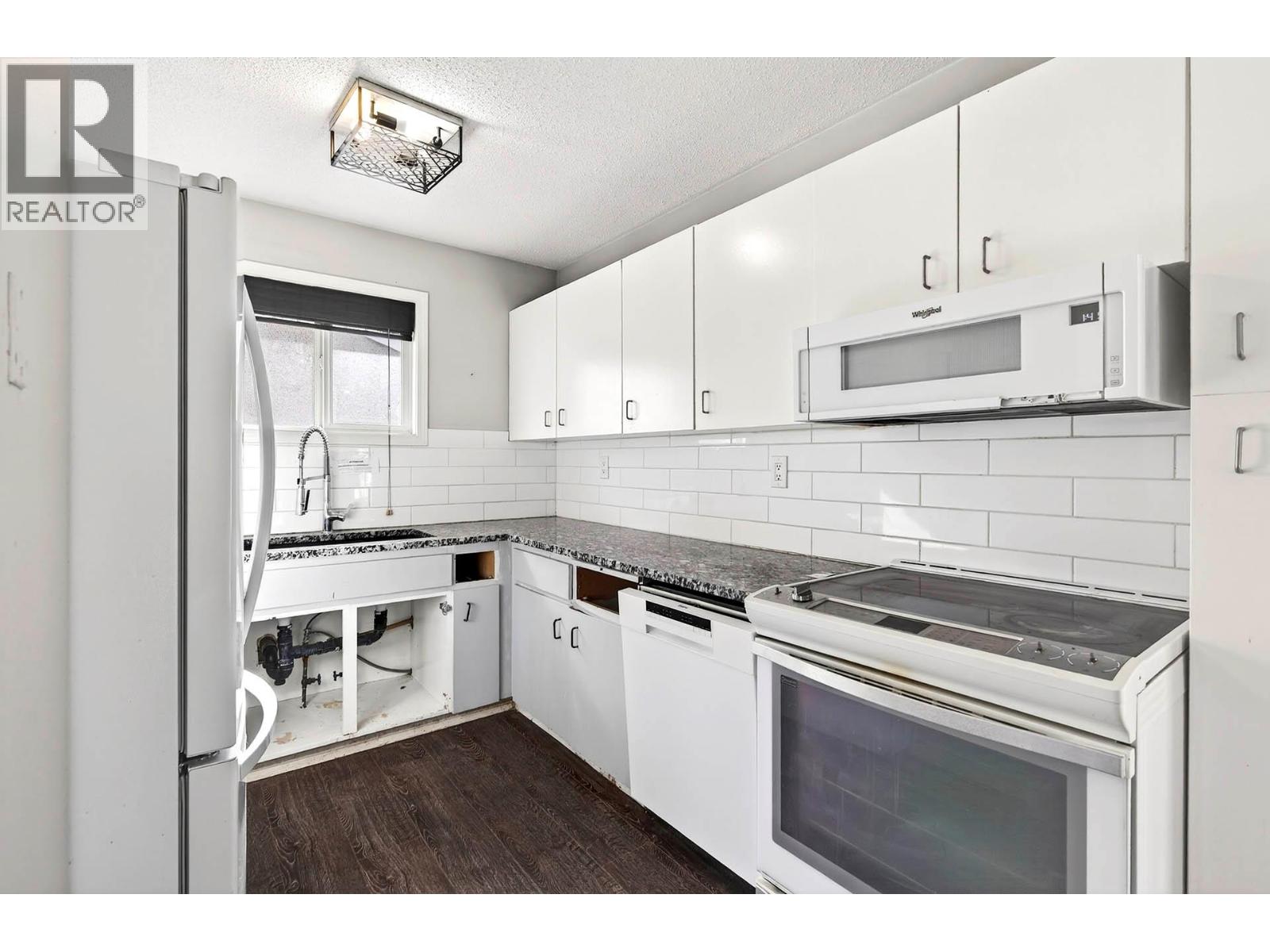 #110 800 VALHALLA DRIVE - 4