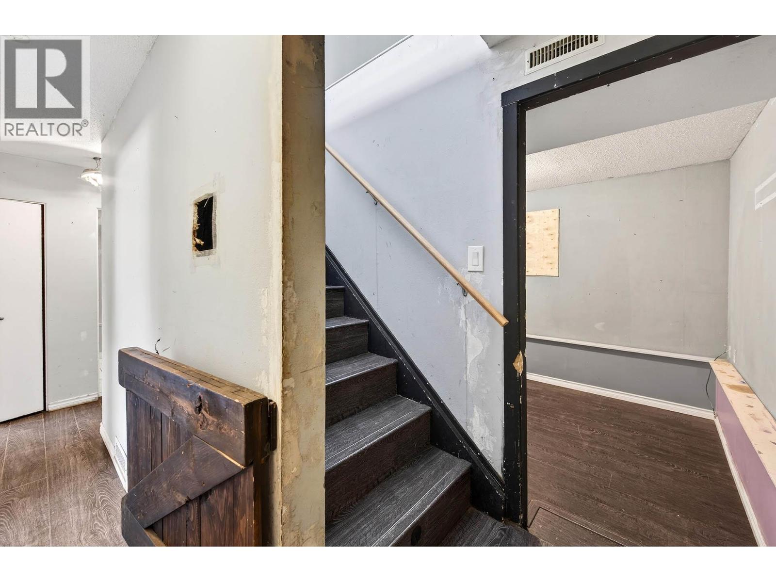 #110 800 VALHALLA DRIVE - 24