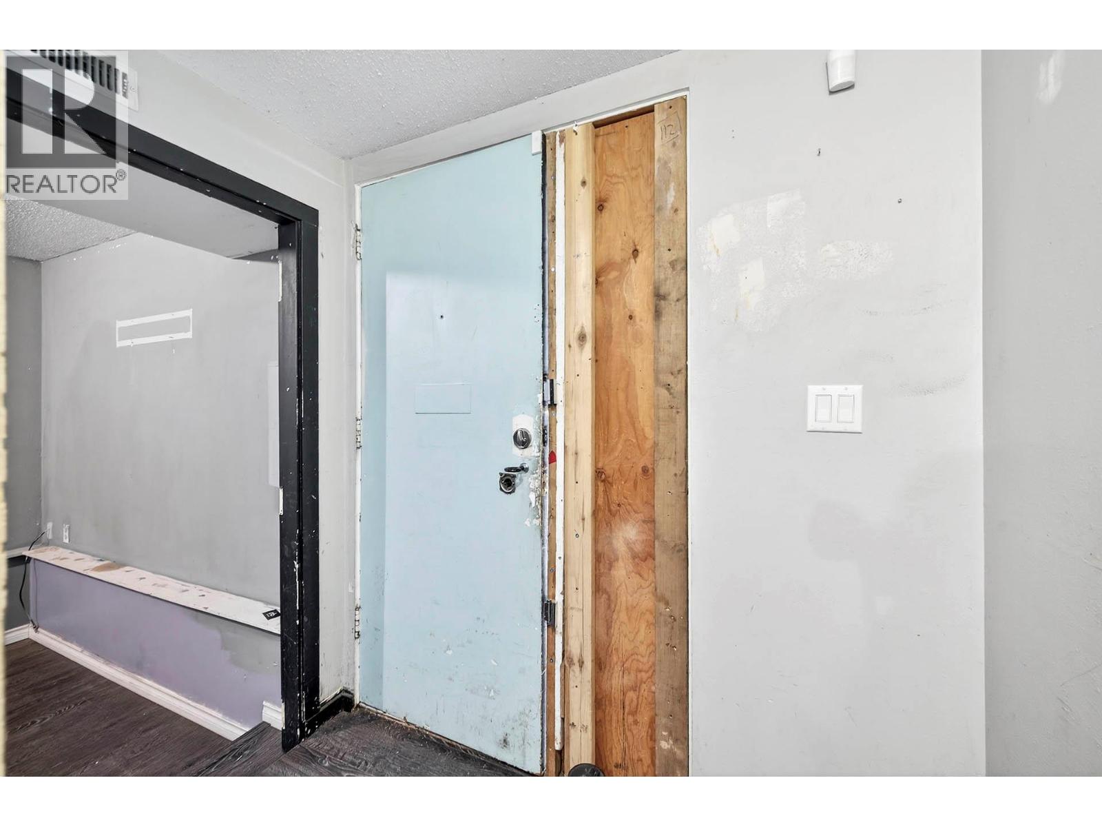 #110 800 VALHALLA DRIVE - 25