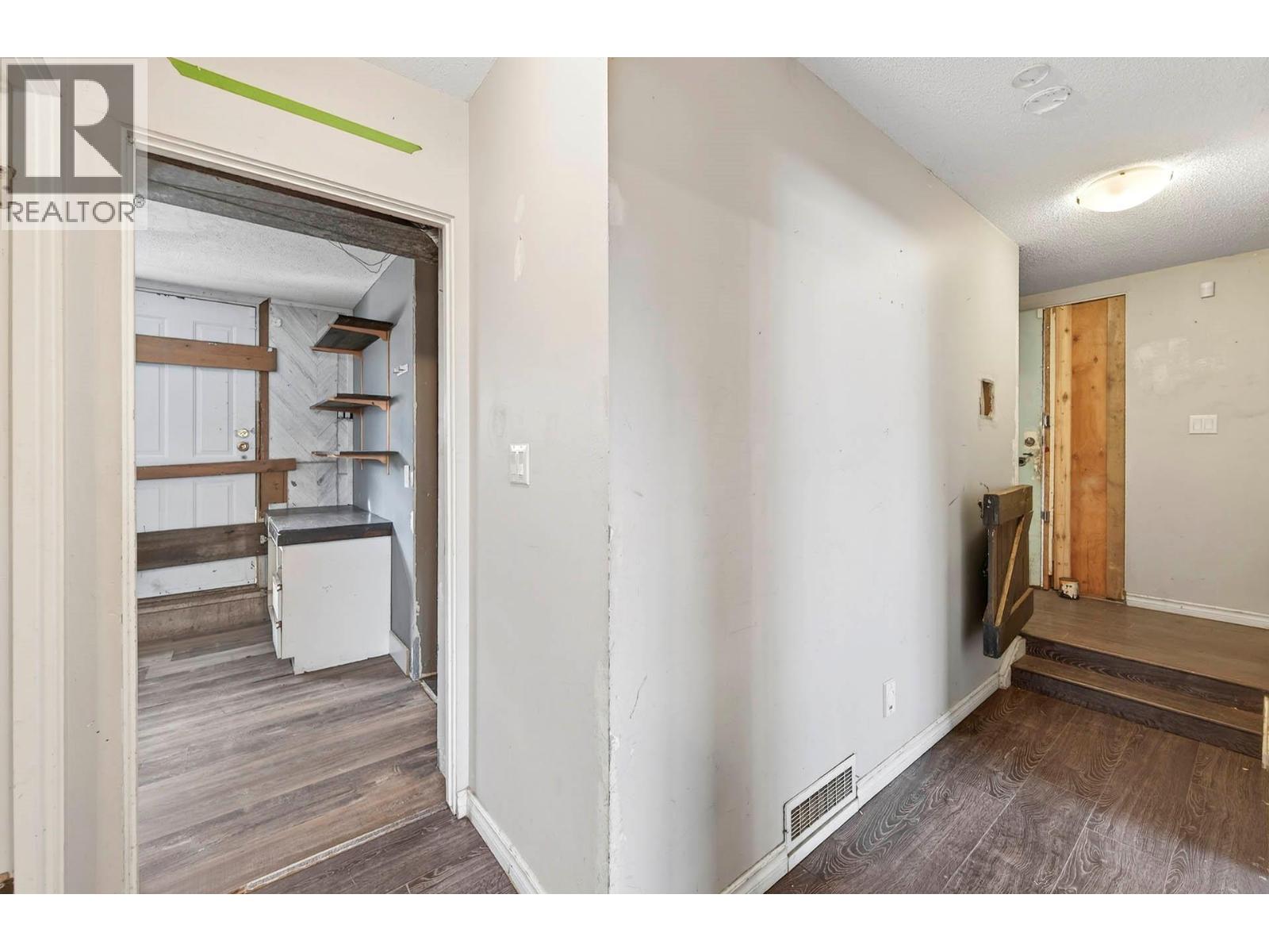 #110 800 VALHALLA DRIVE - 30