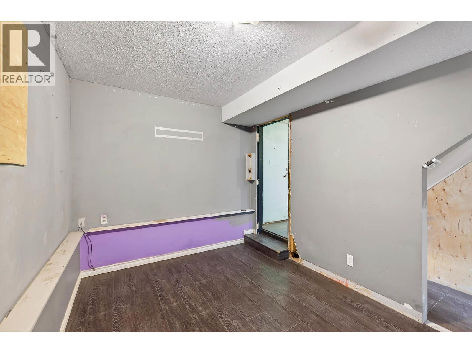 #110 800 VALHALLA DRIVE - 28