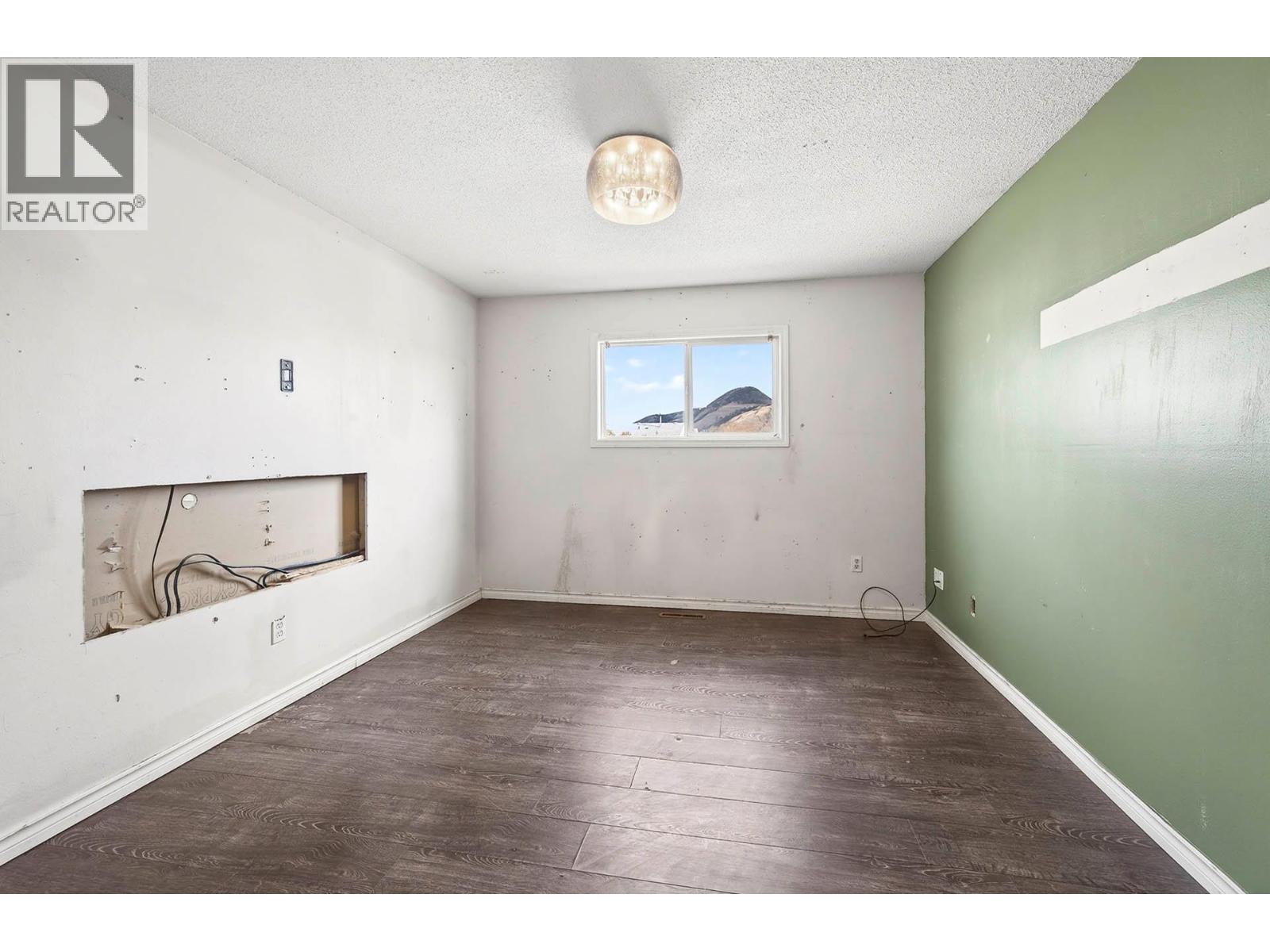 #110 800 VALHALLA DRIVE - 17