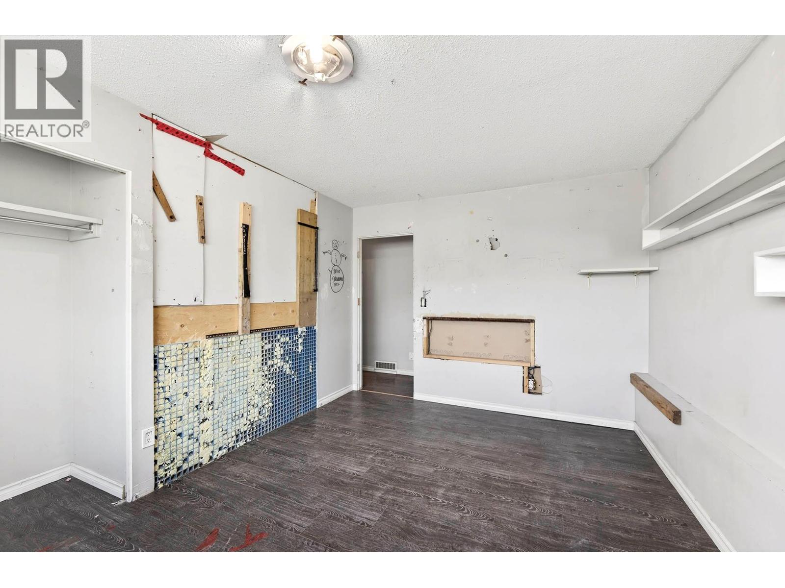 #110 800 VALHALLA DRIVE - 21