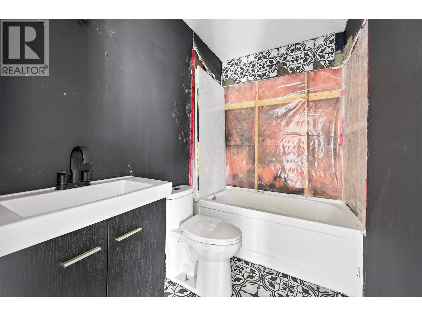 #110 800 VALHALLA DRIVE - 14