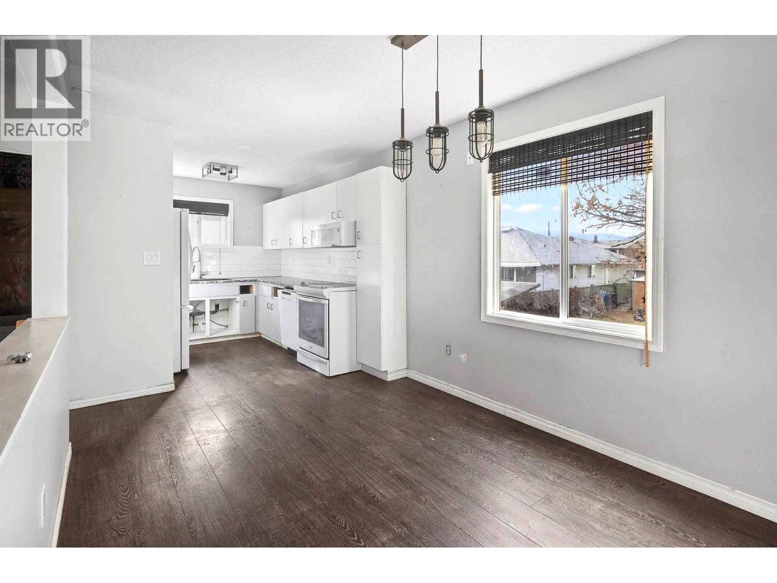 #110 800 VALHALLA DRIVE - 10