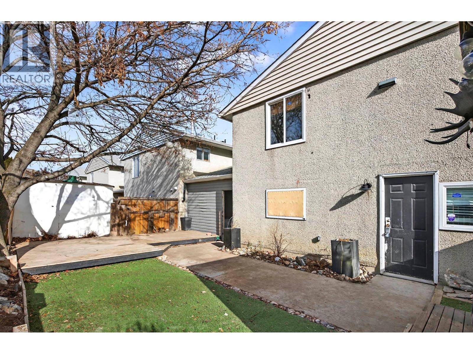 #110 800 VALHALLA DRIVE - 37