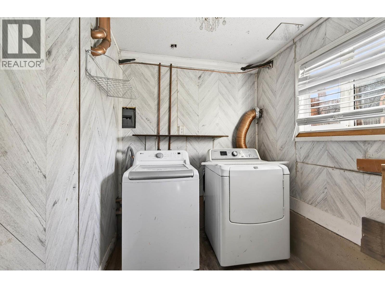 #110 800 VALHALLA DRIVE - 33