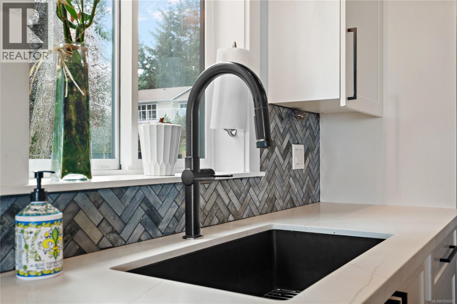 8630 Aldous Terr, North Saanich