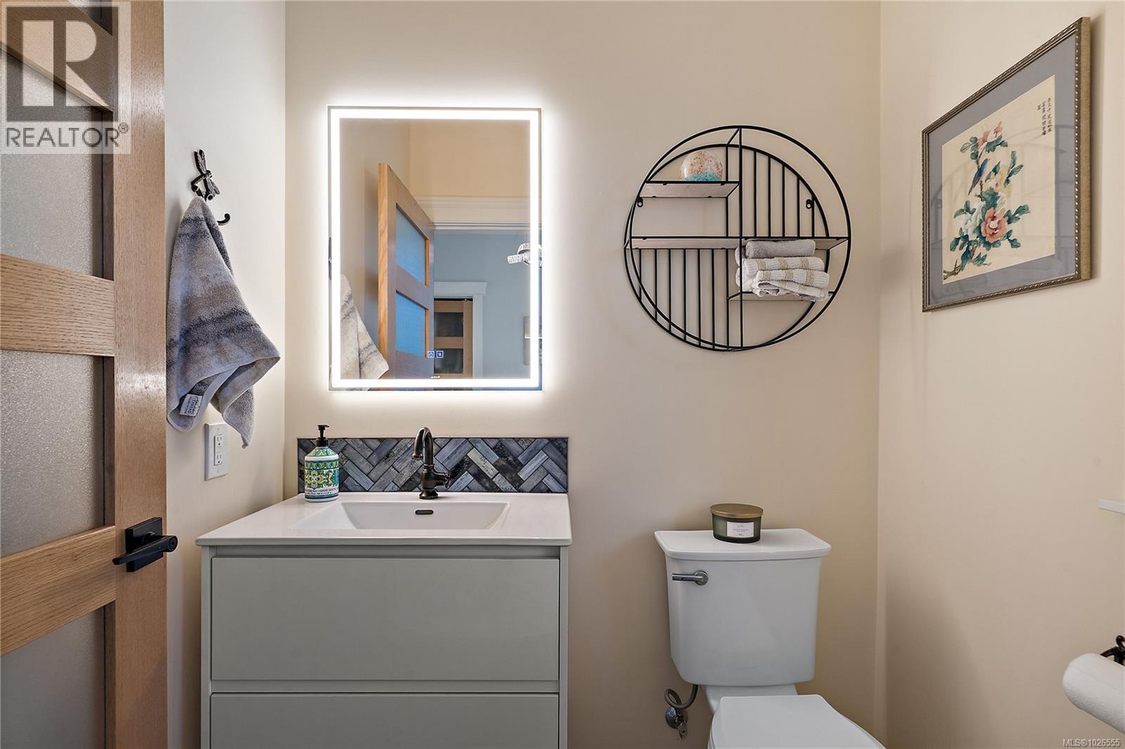 8630 Aldous Terr, North Saanich