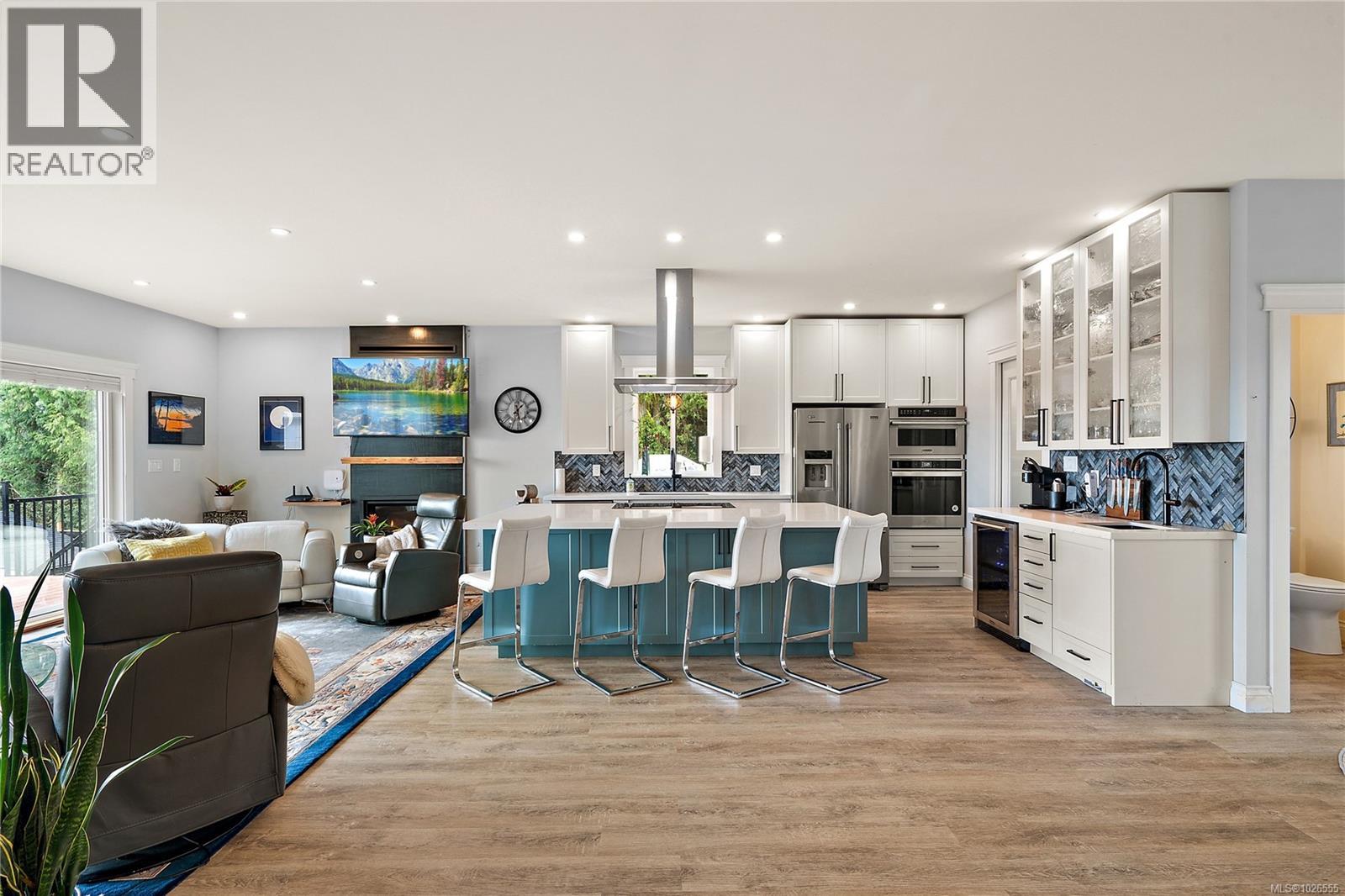 8630 Aldous Terr, North Saanich