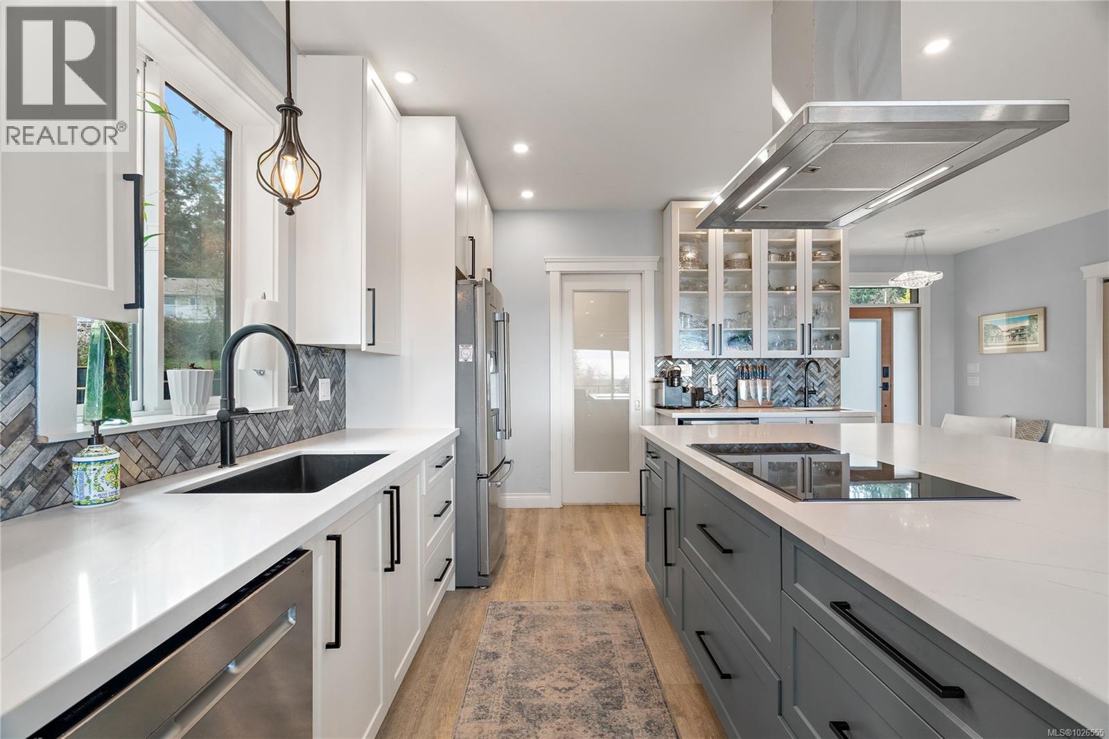 8630 Aldous Terr, North Saanich