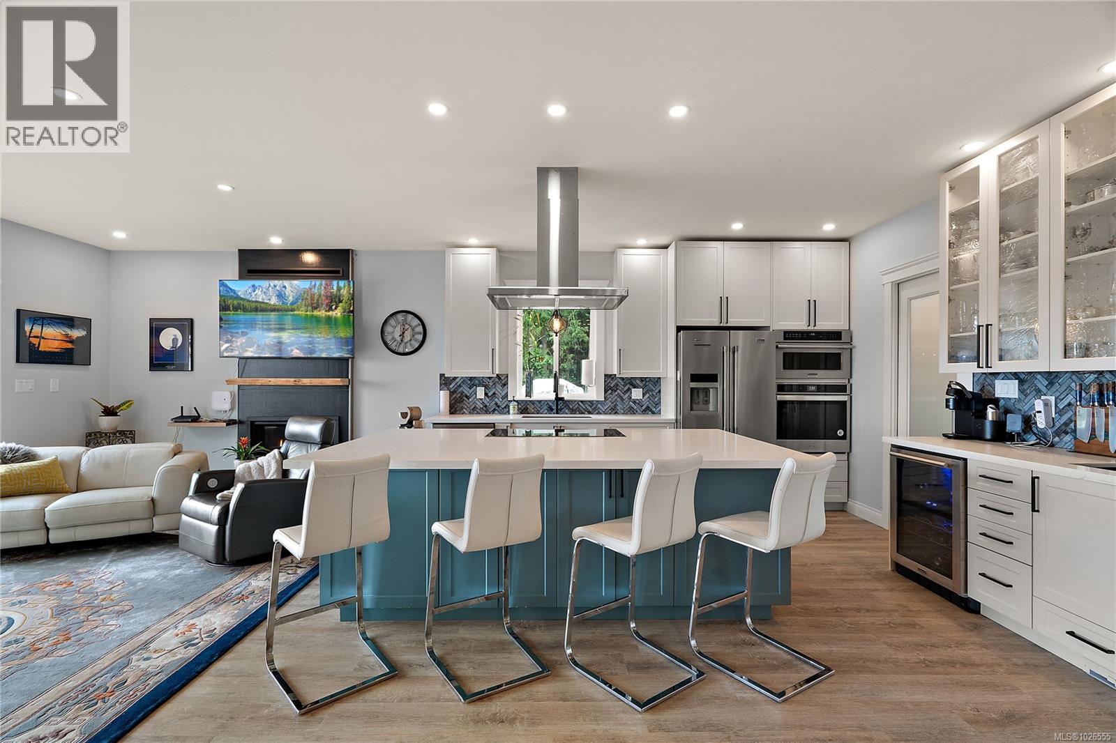 8630 Aldous Terr, North Saanich