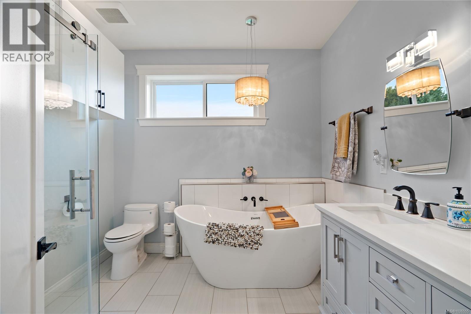 8630 Aldous Terr, North Saanich