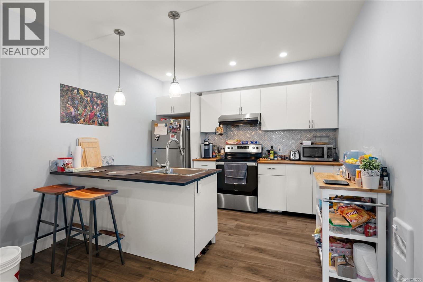 8630 Aldous Terr, North Saanich