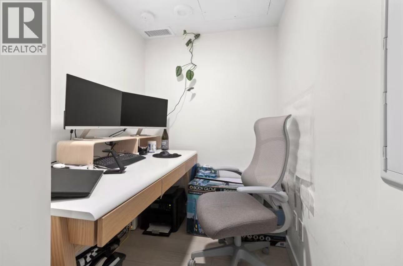 8800 HAZELBRIDGE WAY - Photo 4 of 8, Richmond, British Columbia