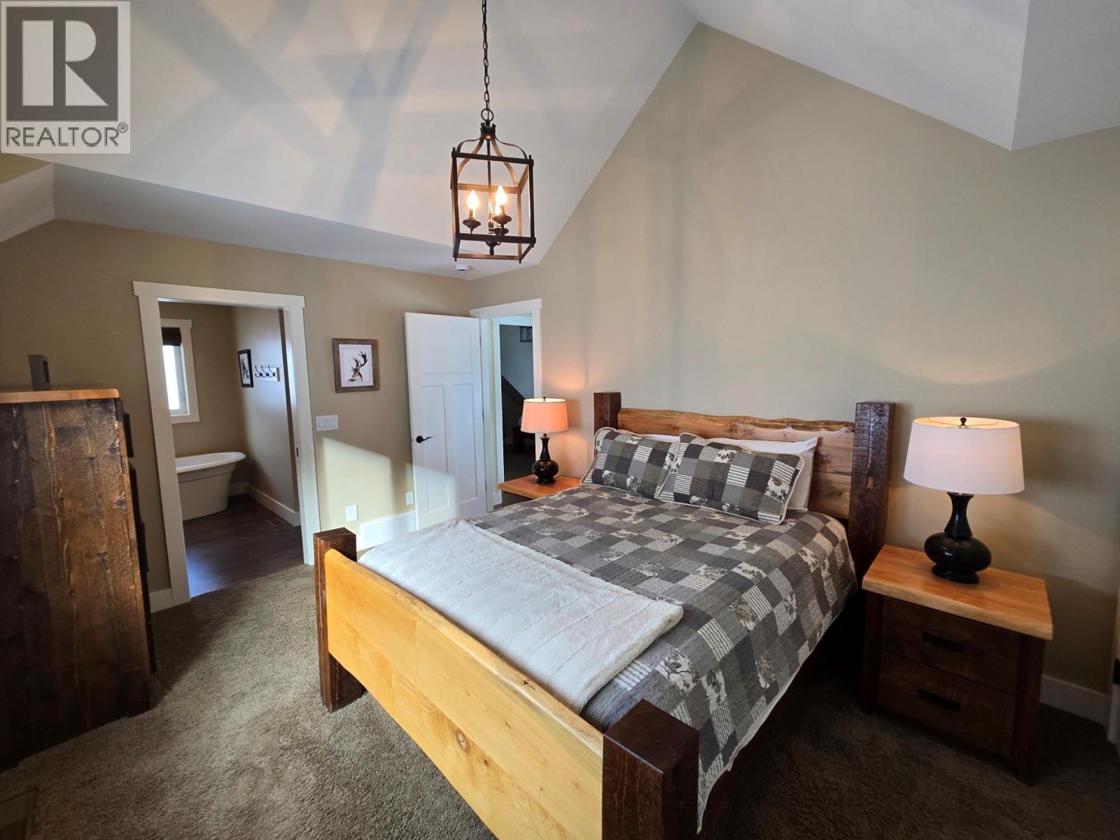 2175 Trappers Way, Panorama