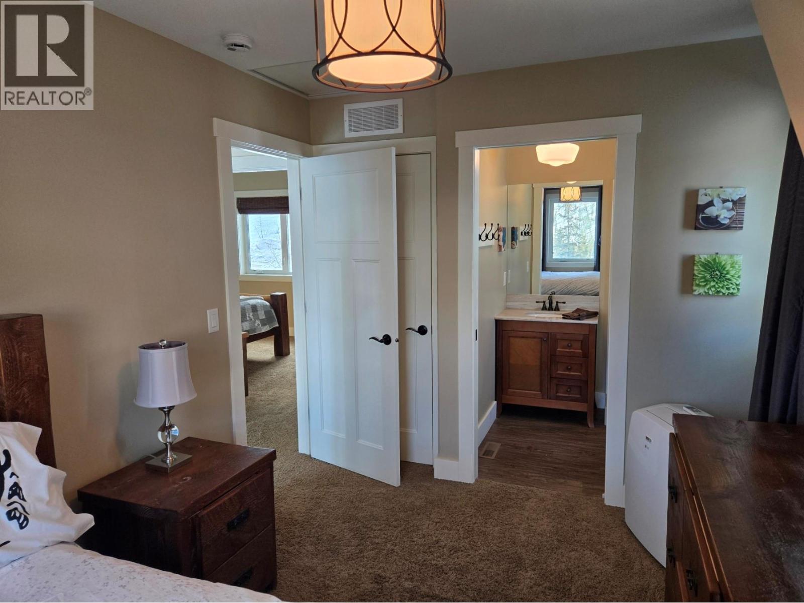 2175 Trappers Way, Panorama