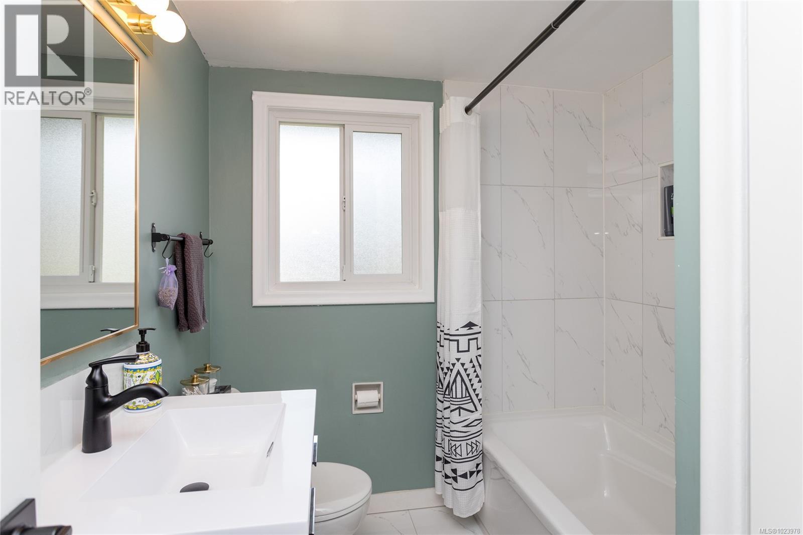 4121 Quadra St, Saanich