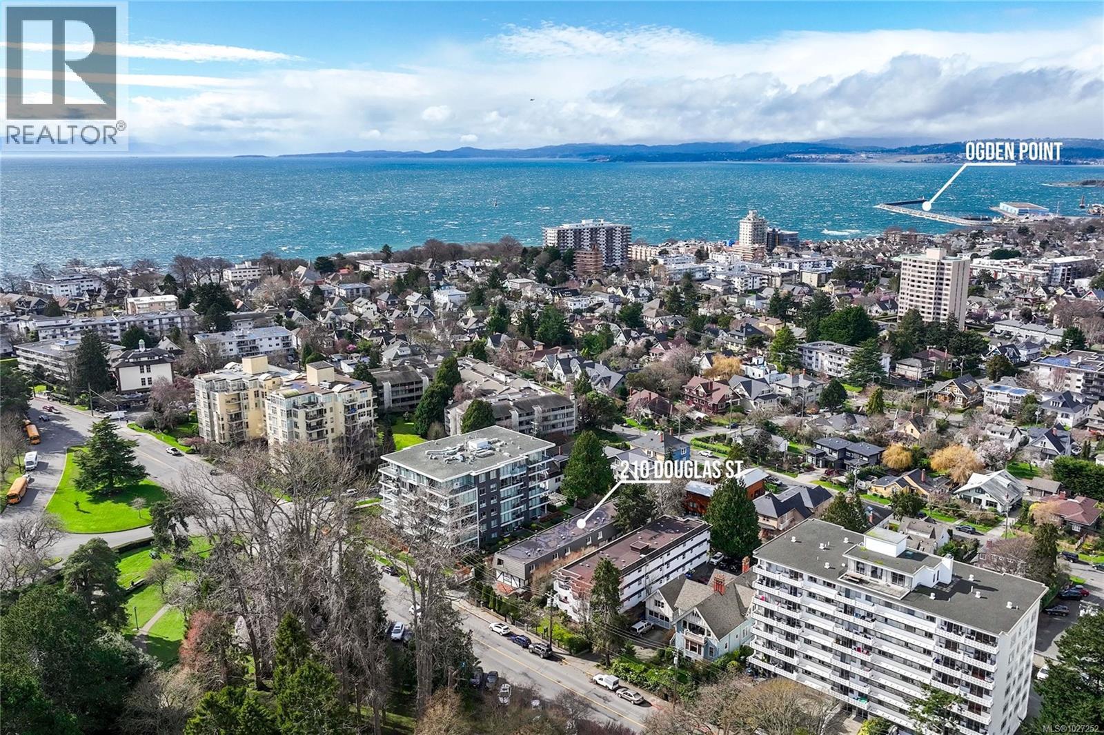 4 210 Douglas Street, Victoria