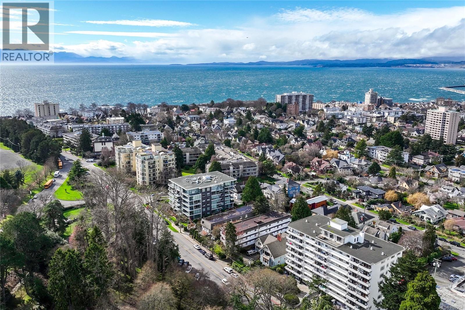 4 210 Douglas Street, Victoria