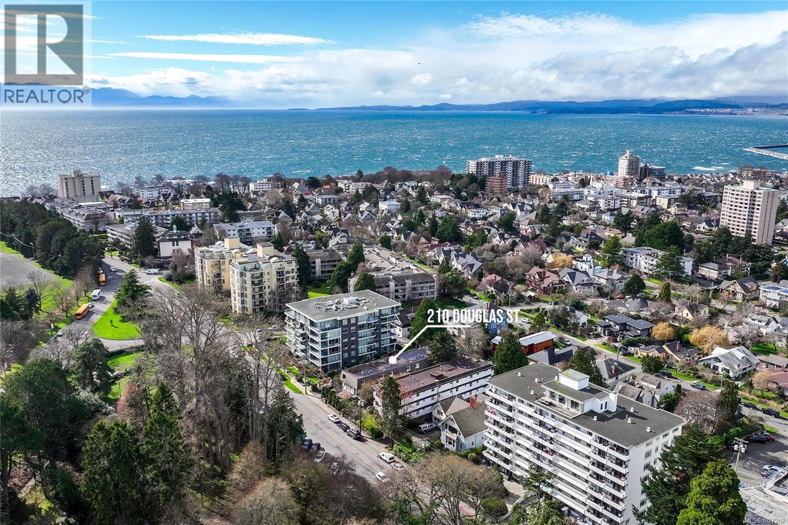 4 210 Douglas Street, Victoria