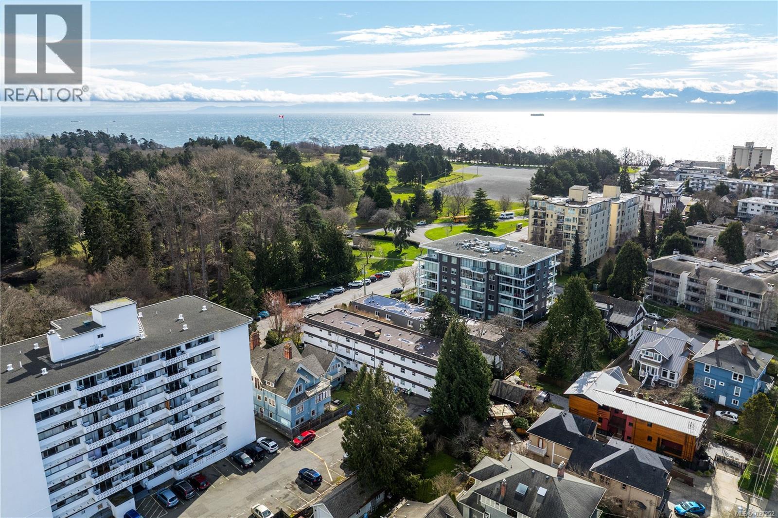 4 210 Douglas Street, Victoria