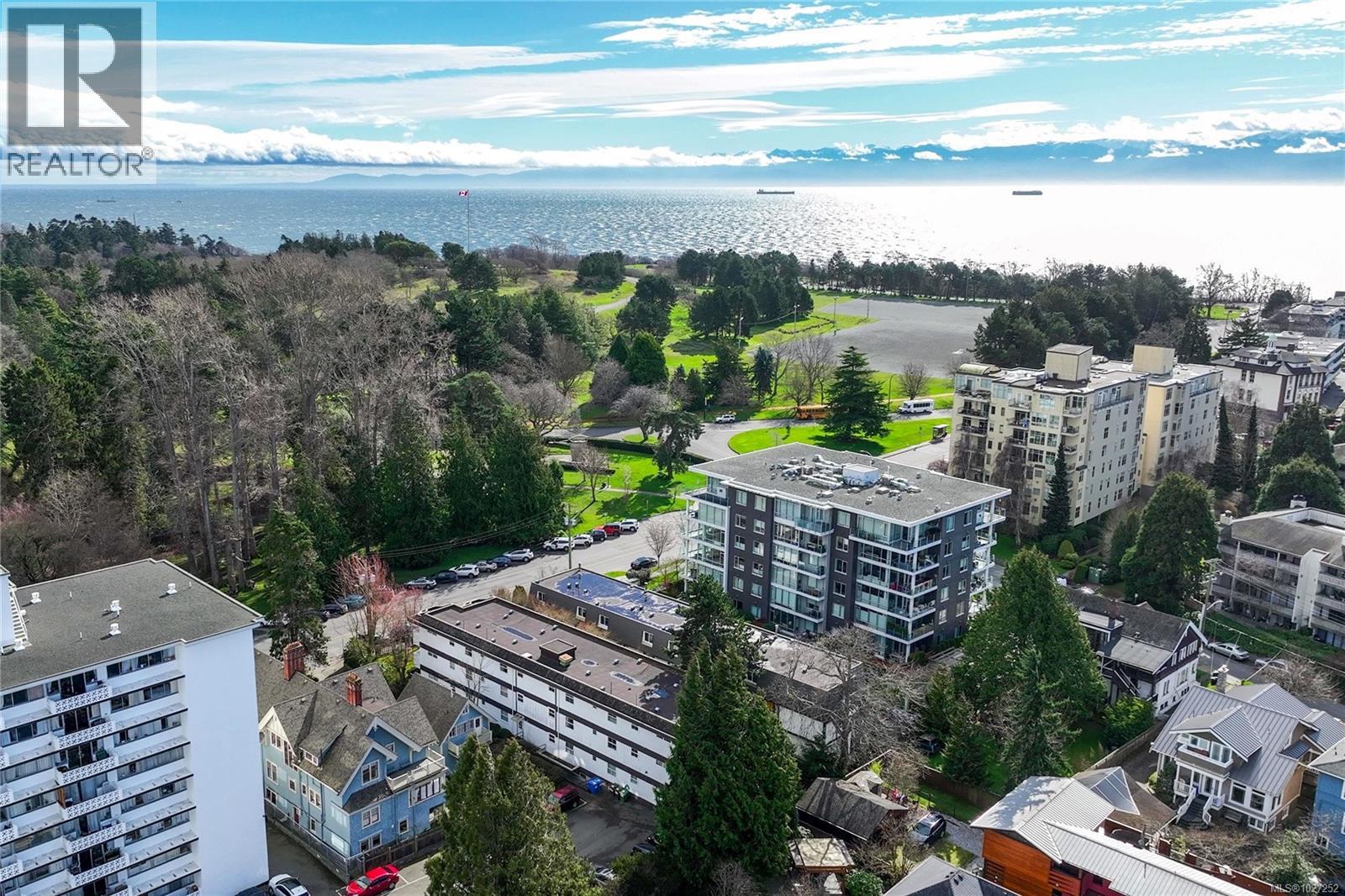 4 210 Douglas Street, Victoria