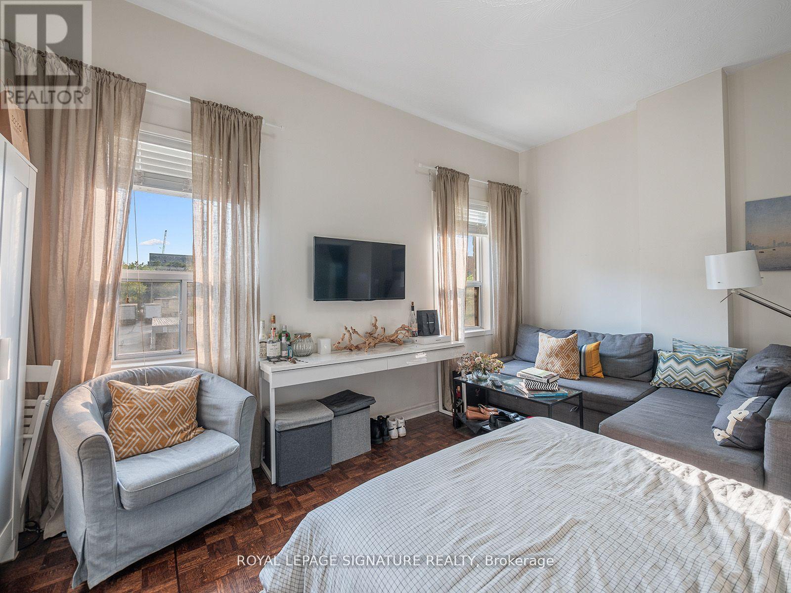 725 DOVERCOURT ROAD - 24