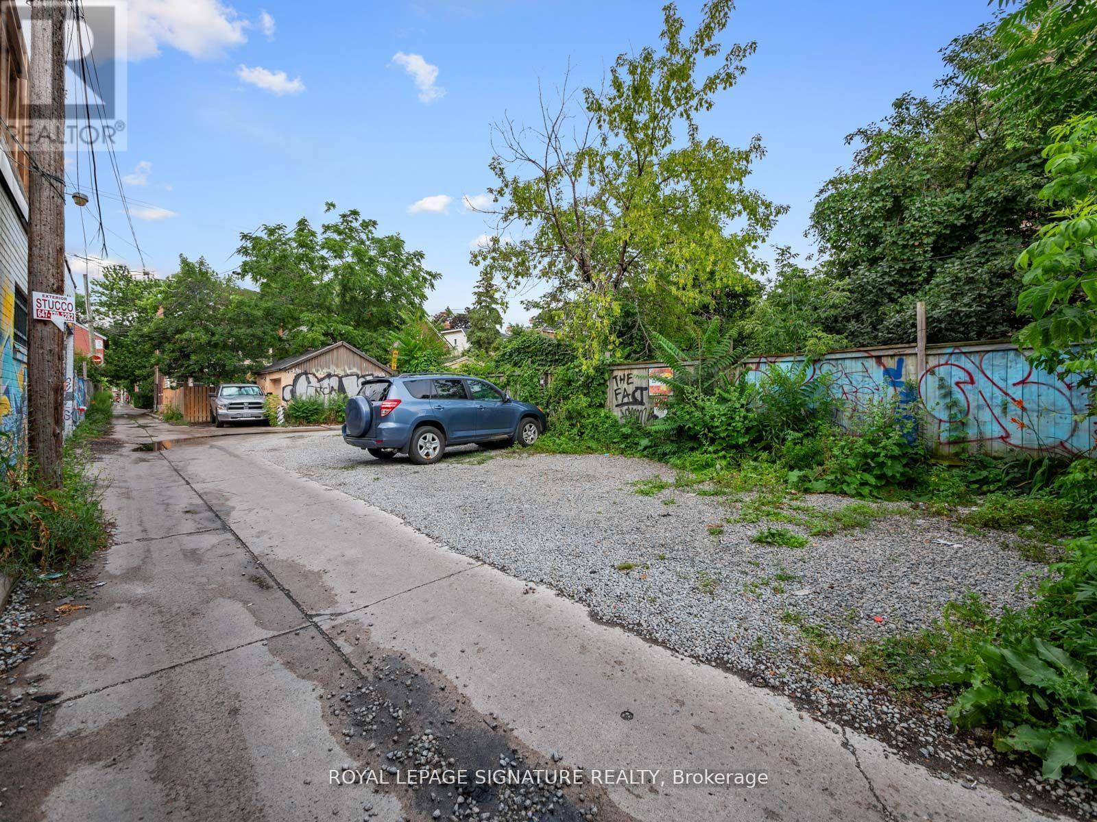 725 DOVERCOURT ROAD - 31
