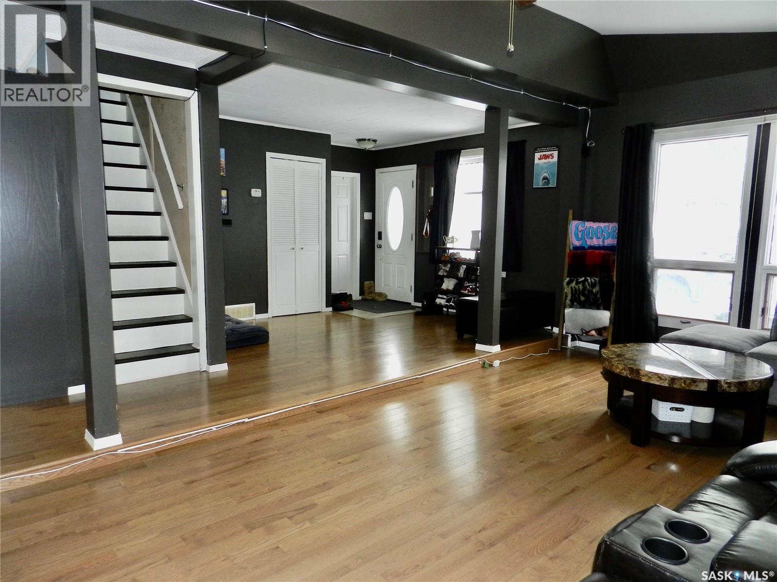 936 Vaughan STREET - Photo 5 of 27, Moose Jaw, Saskatchewan