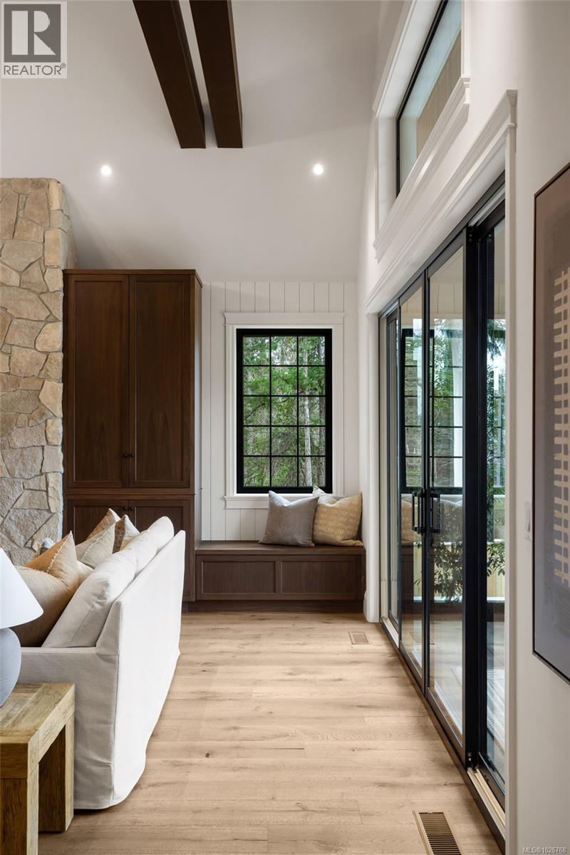 10600 Derrick Rd, North Saanich