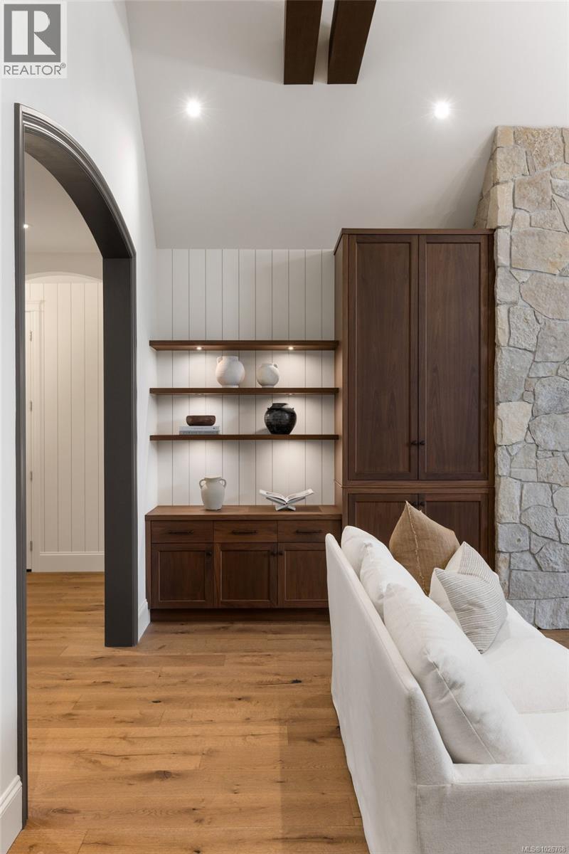 10600 Derrick Rd, North Saanich