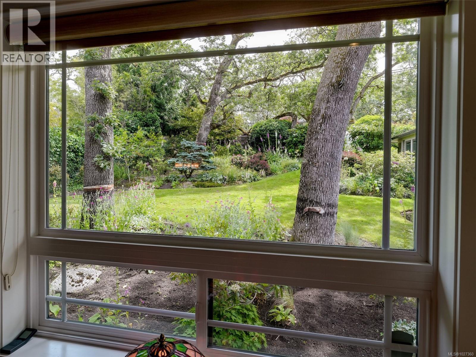  3215 Henderson Road, Oak Bay