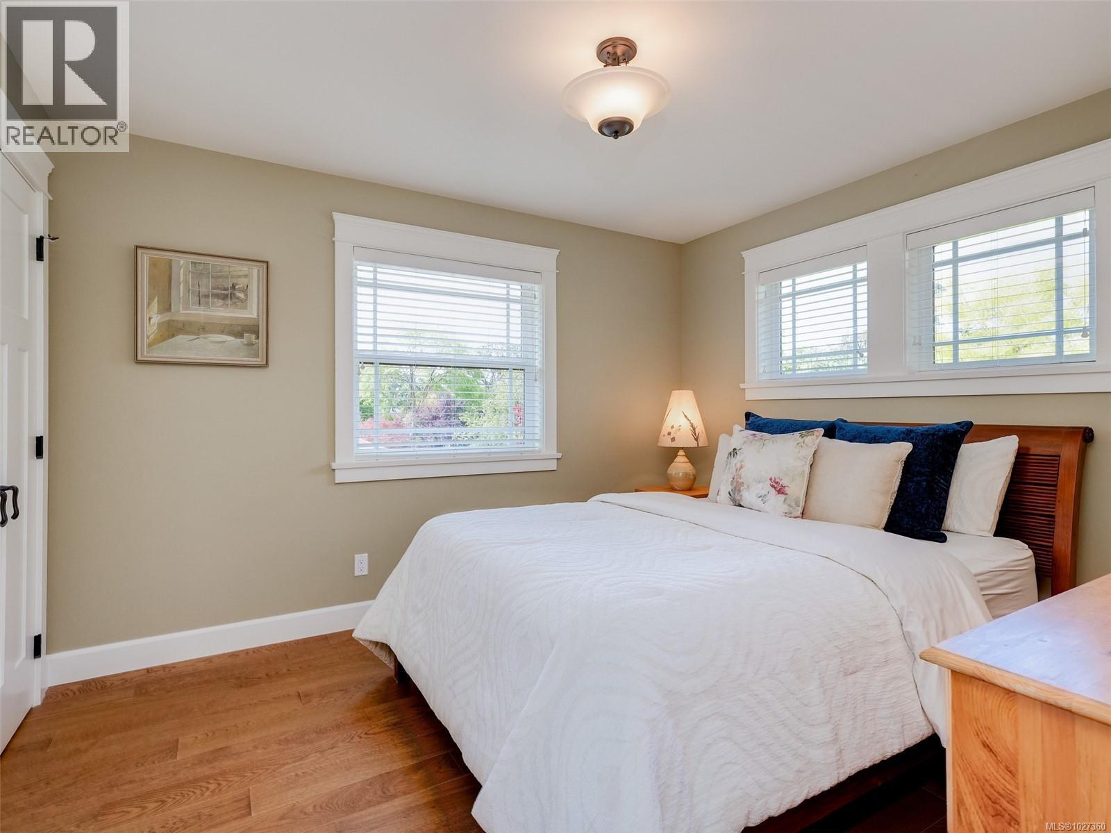  3215 Henderson Road, Oak Bay