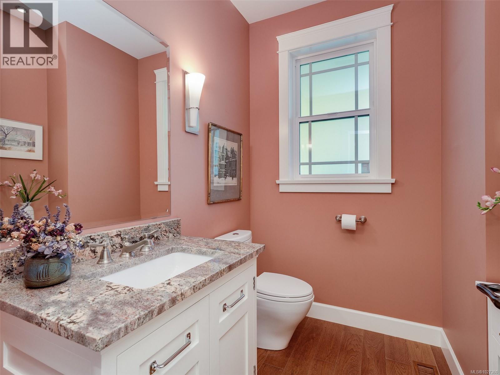  3215 Henderson Road, Oak Bay