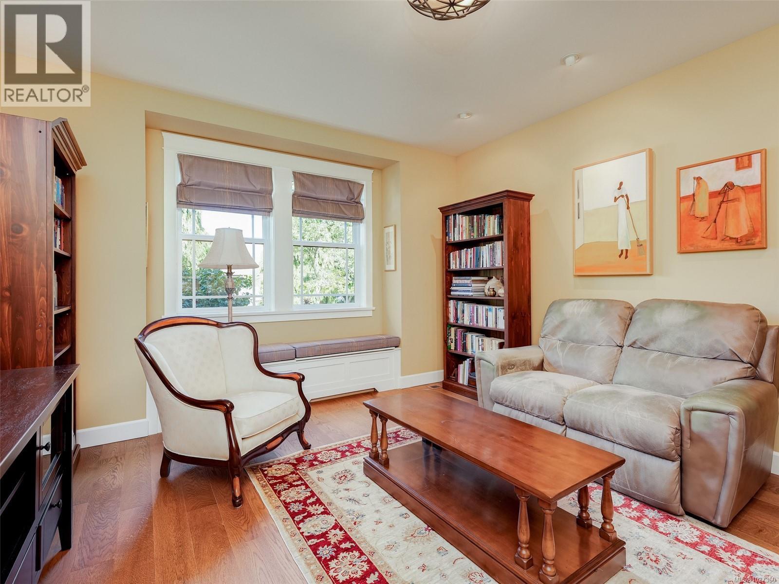  3215 Henderson Road, Oak Bay