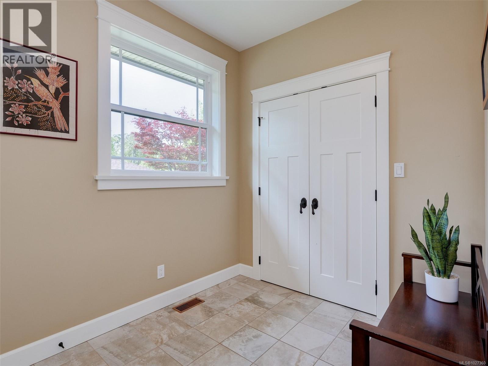  3215 Henderson Road, Oak Bay