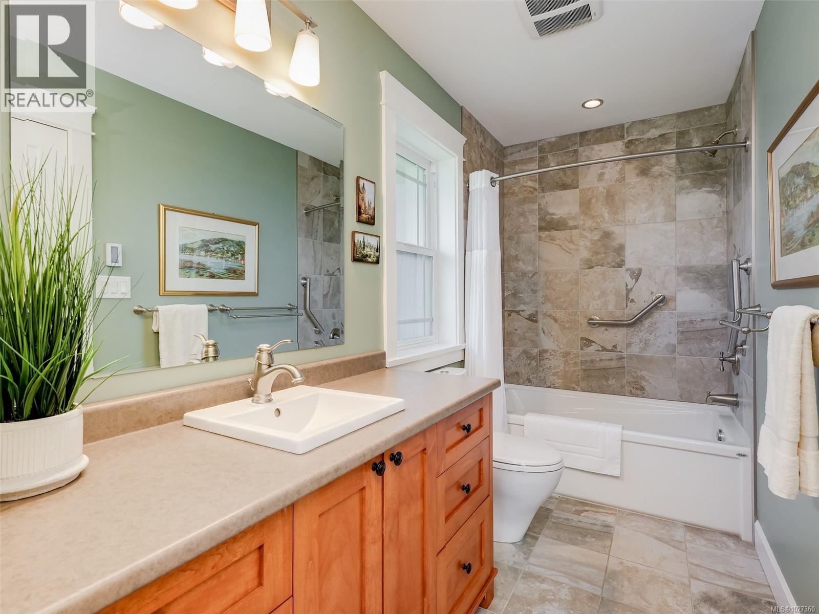  3215 Henderson Road, Oak Bay