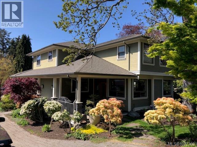  3215 Henderson Road, Oak Bay