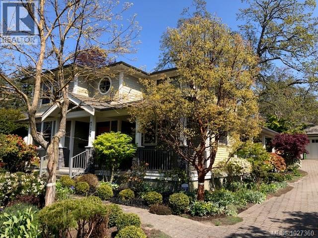  3215 Henderson Road, Oak Bay