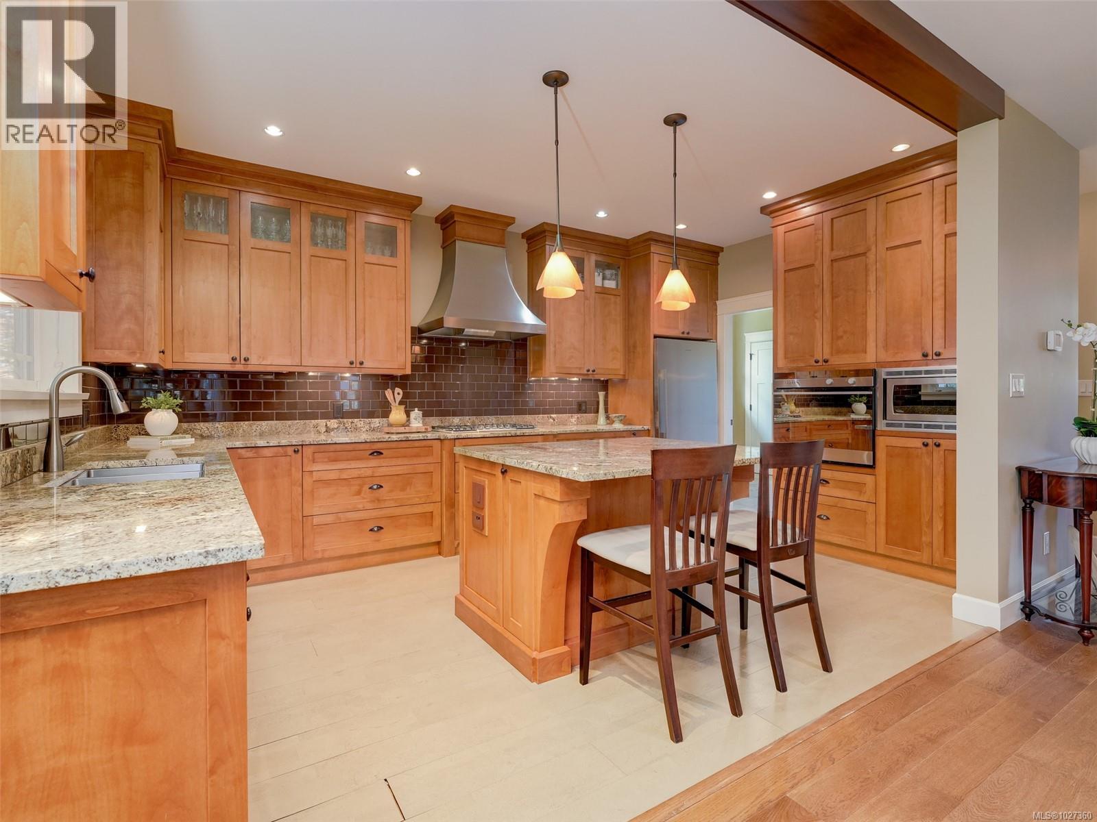  3215 Henderson Road, Oak Bay