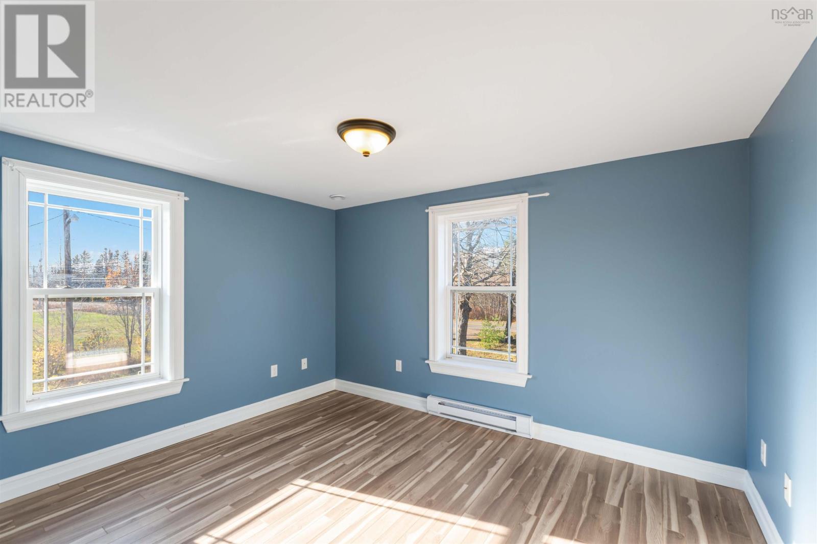 Property 16 of 49 of 11770 Highway 1