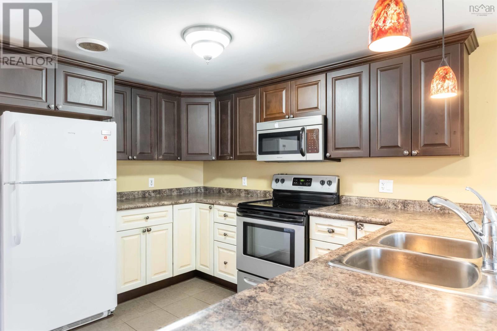 Property 14 of 49 of 11770 Highway 1